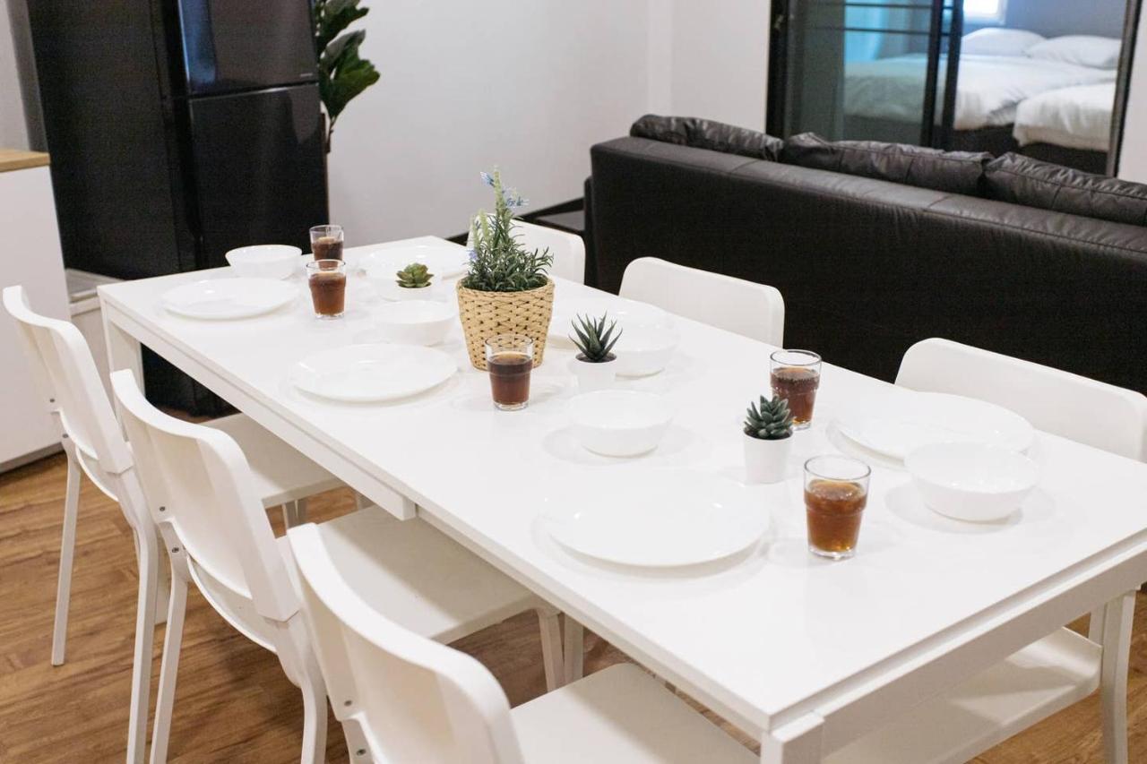 U3 Large 2 Bedroom Full Kitchen Near Bts Udomsuk Bangkok Esterno foto